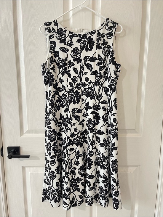 Anne Klein Dresses & Skirts - Anne Klein Classic Black & White Floral A-Line Dress